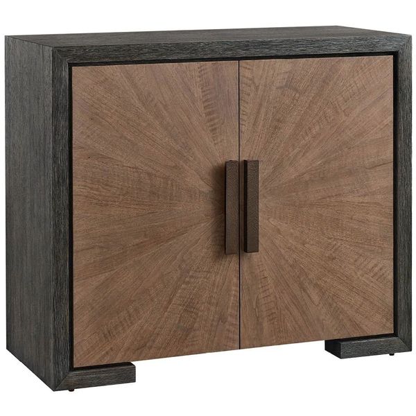 Hall Chest, Veil